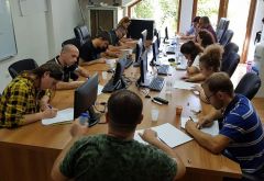 Të rinjtë e Gjakovës i bashkohen profesionit të guidës turistike